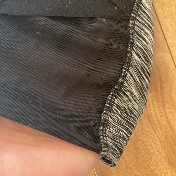 REEBOK💫Women’s Black/White Active Capris with Mesh Crisscrossed Bottoms - Picture 3 of 9